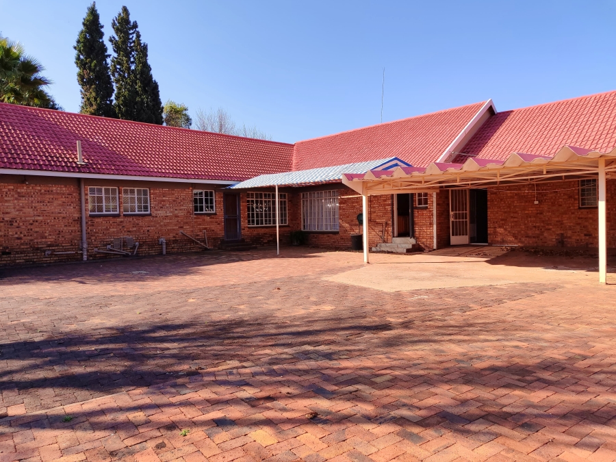 4 Bedroom Property for Sale in Flamwood North West